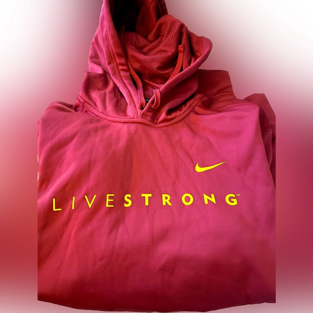 Men’s Large Nike therma-fit Livestrong hoodie